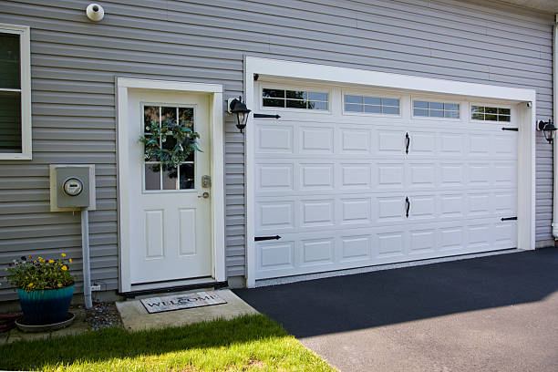 24/7 Emergency Garage Door Panel Replacement experts in Spencer, IN